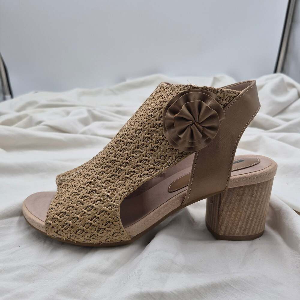 GC New York Zakki Sandal Flower Rosette Woven Block Heel natural Womens size 9.5